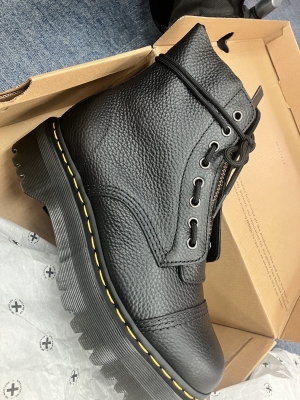 SUBARU(ｽﾊﾞﾙ) 性病検査に行ったらブーツを買っていた