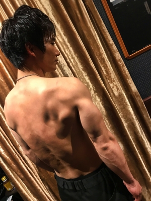 HIROAKI(ヒロアキ) 普段見えない後ろから
