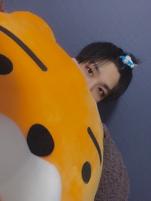 KEN(ケン) 2人で寝てる