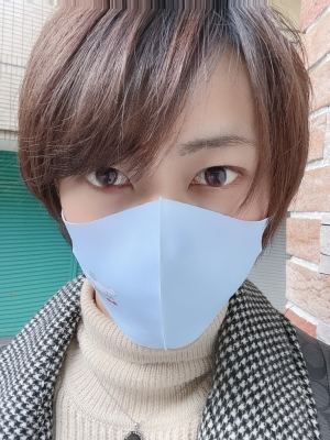 MOMO(モモ) 目力...そして眉毛脱色しました