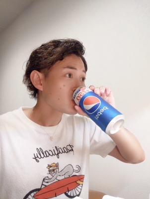KONOSUKE(コウノスケ) ピザにはコーラ♪