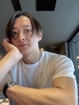 KONOSUKE(コウノスケ) 甘えられる人が 大人になるほど必要