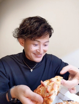 KONOSUKE(コウノスケ) 大好きなピザ食べたよ