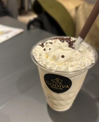 UTARI(ウタリ) GODIVAカフェにて。