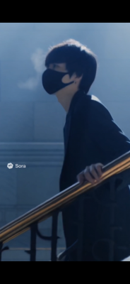 HIROOMI(ﾋﾛｵﾐ) 直線の中に、心は曲線を描く。