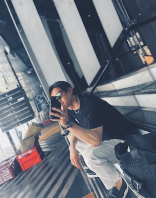 KONOSUKE(ｺｳﾉｽｹ) 夏なのか梅雨なのかわからんな