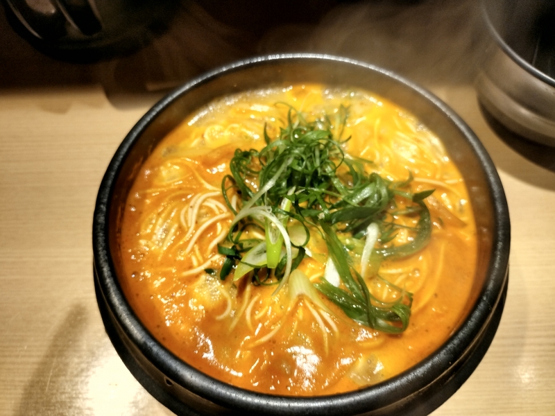 SHINOBU(ｼﾉﾌﾞ) ホルモンラーメン