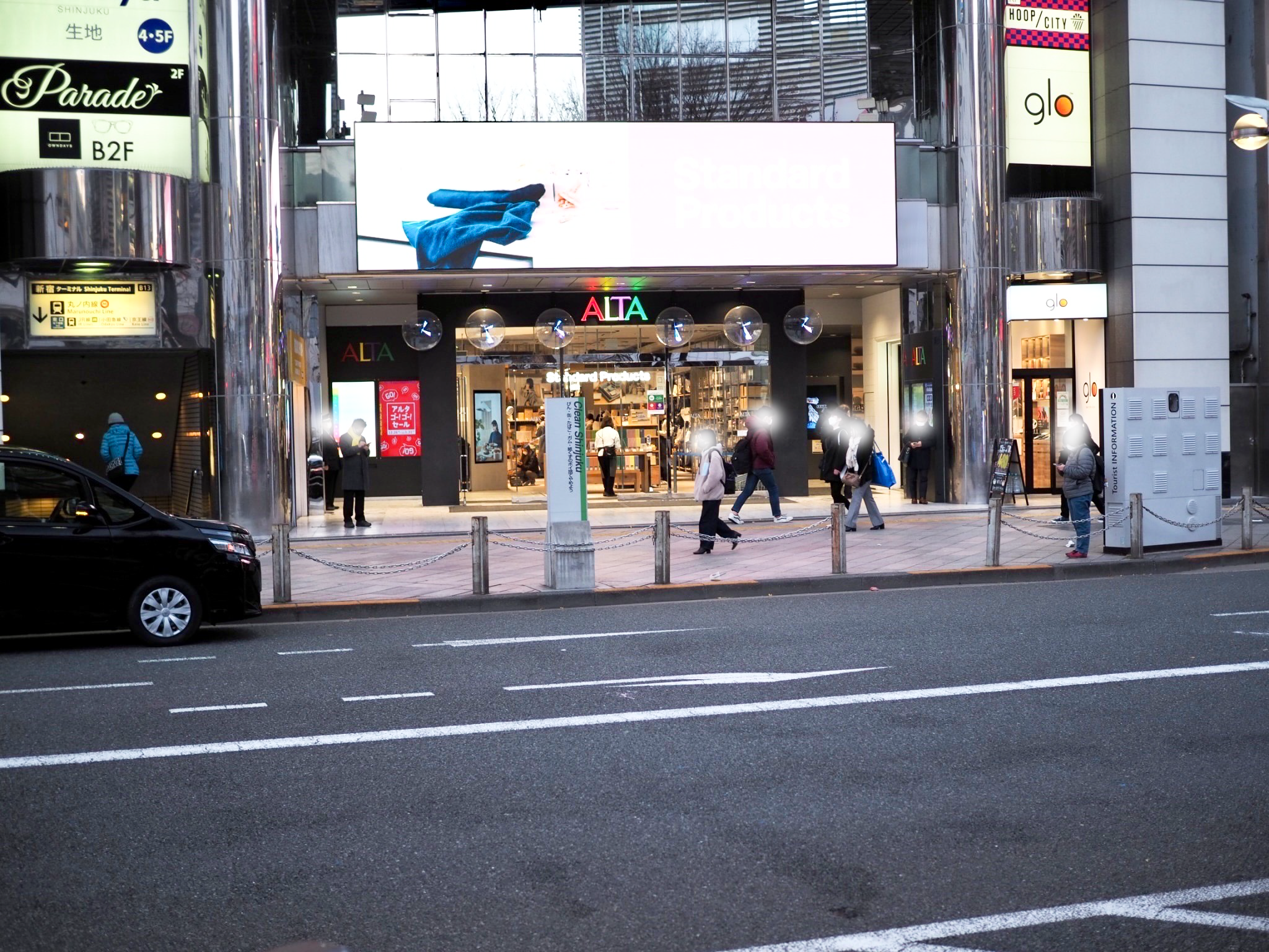 新宿アルタ前